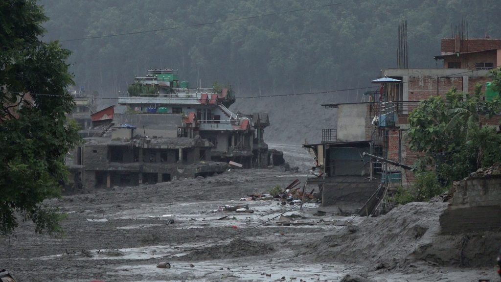 आँखैअघि साथीहरू बगे, ओढारमा बित्यो रात