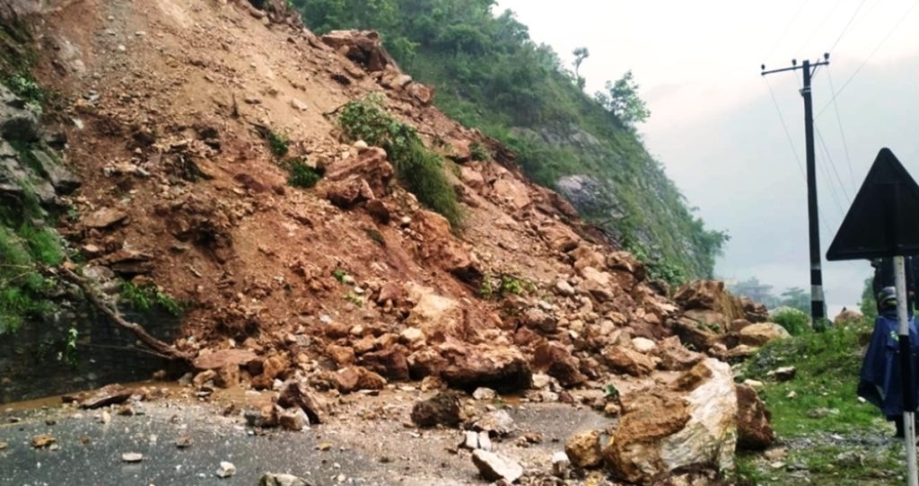 देशभर विभिन्न सात सडकखण्ड अवरुद्ध