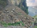 पहिरोले विभिन्न सडक अवरुद्ध पहिरोले विभिन्न सडक अवरुद्ध