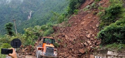 बाढीबाट तीन सडक पूर्ण र छ आंशिक रूपमा अवरूद्ध