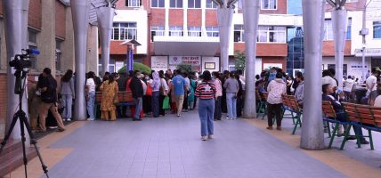 आफन्तको खोजीमा अस्पताल धाउँदै बाढी प्रभावित, ‘सास नभए लास भेट्टाउने आश’