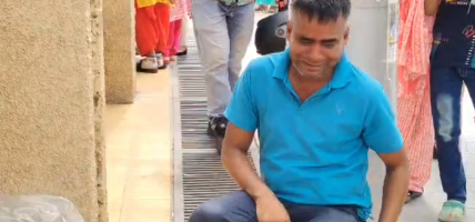 बाढीमा बेपत्ता छन् भाई, अन्तिम कुराकानी सम्झिँदै भक्कानिए दाई