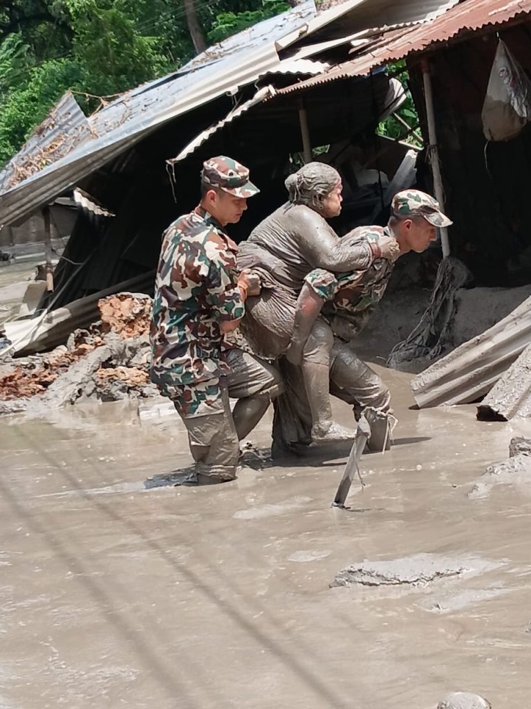 रसुवाबाट ११ भारतीय नागरिकसहित ९९ जनाको सकुशल उद्धार