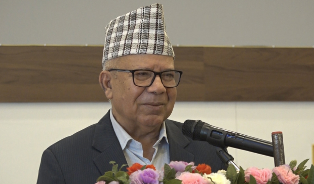 अहिले सरकारको आलोचना गर्ने समय होइन, सुझाव दिने समय हो : माधव कुमार नेपाल