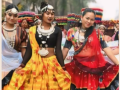थारु समुदायको गुरिया पर्व मनाउँदै