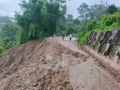 कोशीदेखि कर्णालीसम्म बाढीपहिरोको असर, मुख्य राजमार्ग अवरुद्ध