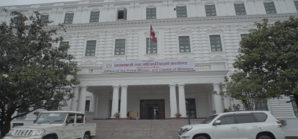 सरकारी कार्यालयमा फारम भर्न अनधिकृत व्यक्तिको भर पर्न नपर्ने