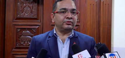 समृद्धिका लागि निजी क्षेत्रसँग सहकार्य गर्न सरकार प्रतिबद्ध : मनोज ज्ञवाली