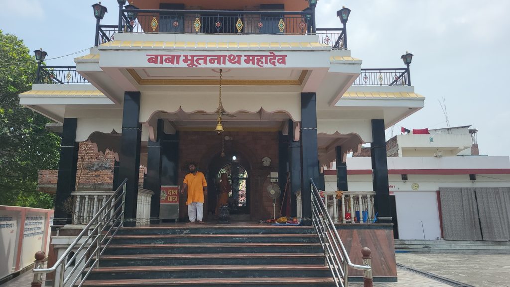 भूतनाथ मन्दिरमा चोरी गरी भाग्ने क्रममा भारतीय युवक पक्राउ