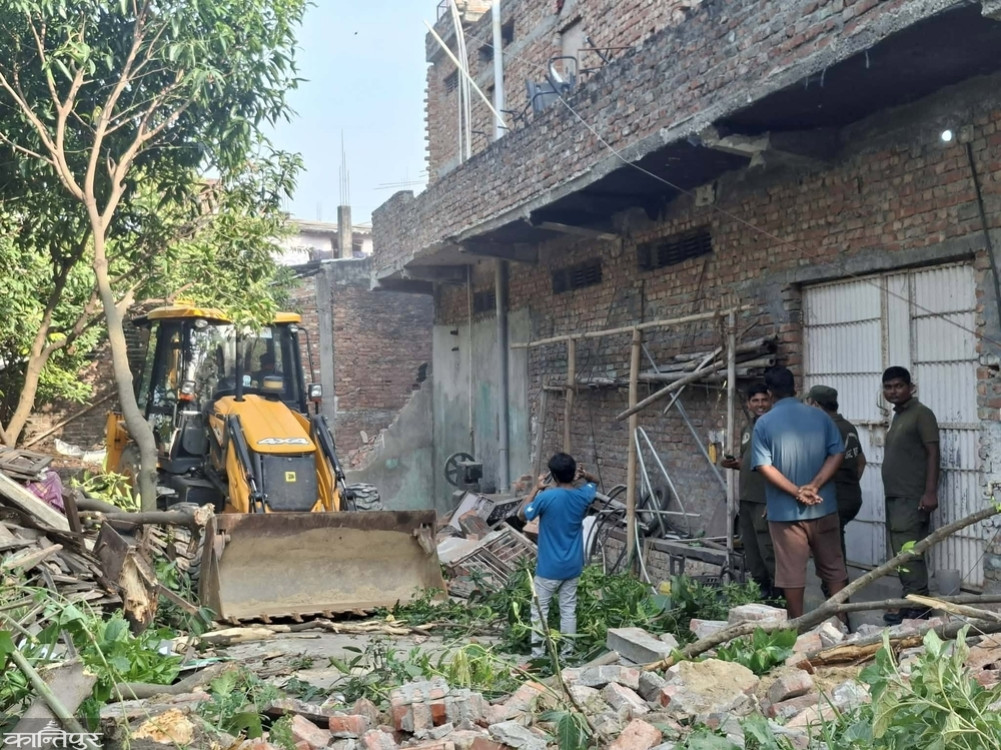 जनकपुरका पोखरीलाई अतिक्रमणमुक्त बनाउन डोजर चलाइयो