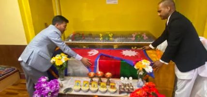 पर्यटनमन्त्री पौडेलद्वारा दिवङ्गत आरोहीप्रति श्रद्धाञ्जली