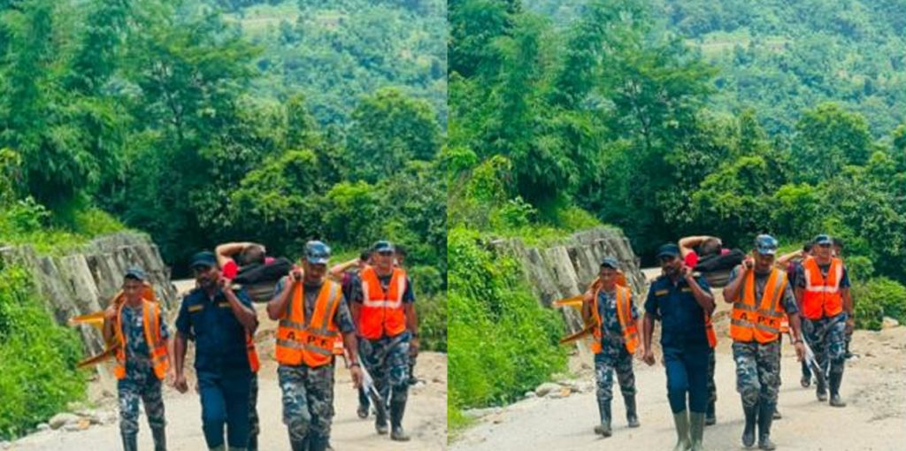 एक महिनादेखि इलाम-राजदुवाली सडक अवरुद्ध, प्रहरीको सहयोगमा यात्रा