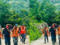 एक महिनादेखि इलाम-राजदुवाली सडक अवरुद्ध, प्रहरीको सहयोगमा यात्रा एक महिनादेखि इलाम-राजदुवाली सडक अवरुद्ध, प्रहरीको सहयोगमा यात्रा