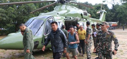 भोटेकोशी बाढीः सेनाद्वारा ४० विदेशीसहित ७०० जनाको उद्धार