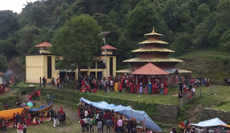 रेसुङ्गामा श्रद्धालुको घुइँचो