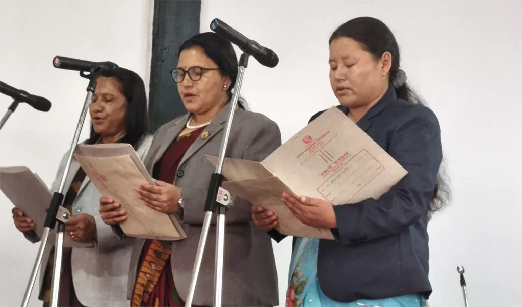 कर्णालीमा नेकपाका मन्त्रीले लिए शपथ