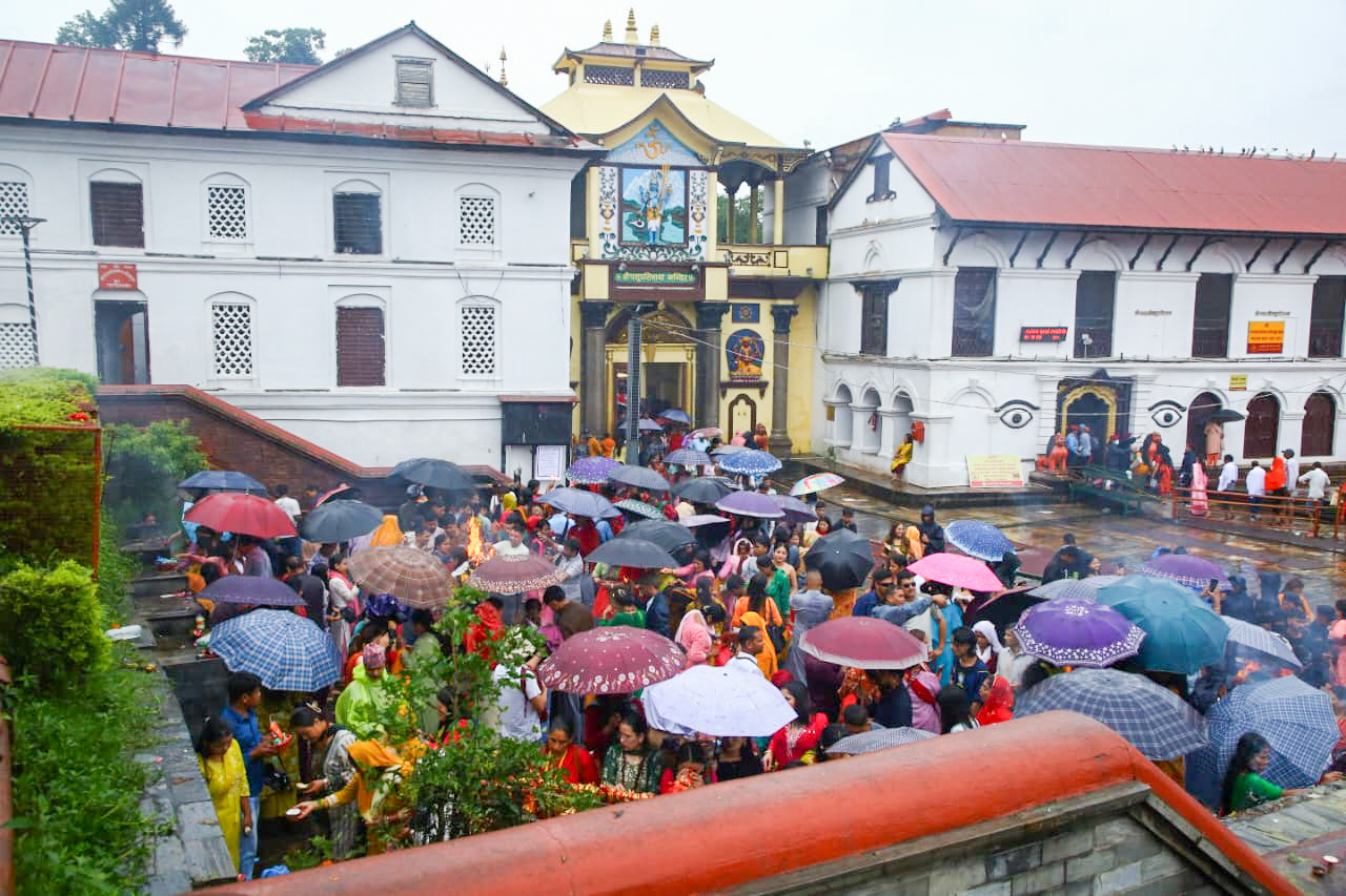 साउनको तेस्रो सोमबार, पशुपतिनाथमा भक्तजनको घुइँचो