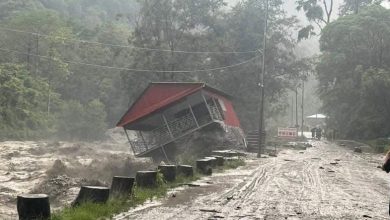 सेनाको सहयोगमा बाढीले बगाएको वीरेठाँटी–घान्द्रुक सडक पुनर्निर्माण गरिँदै