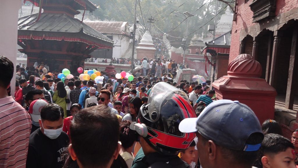 साउनको अन्तिम सोमबारःदेशभरका शिवालयमा भक्तजनको घुइँचो