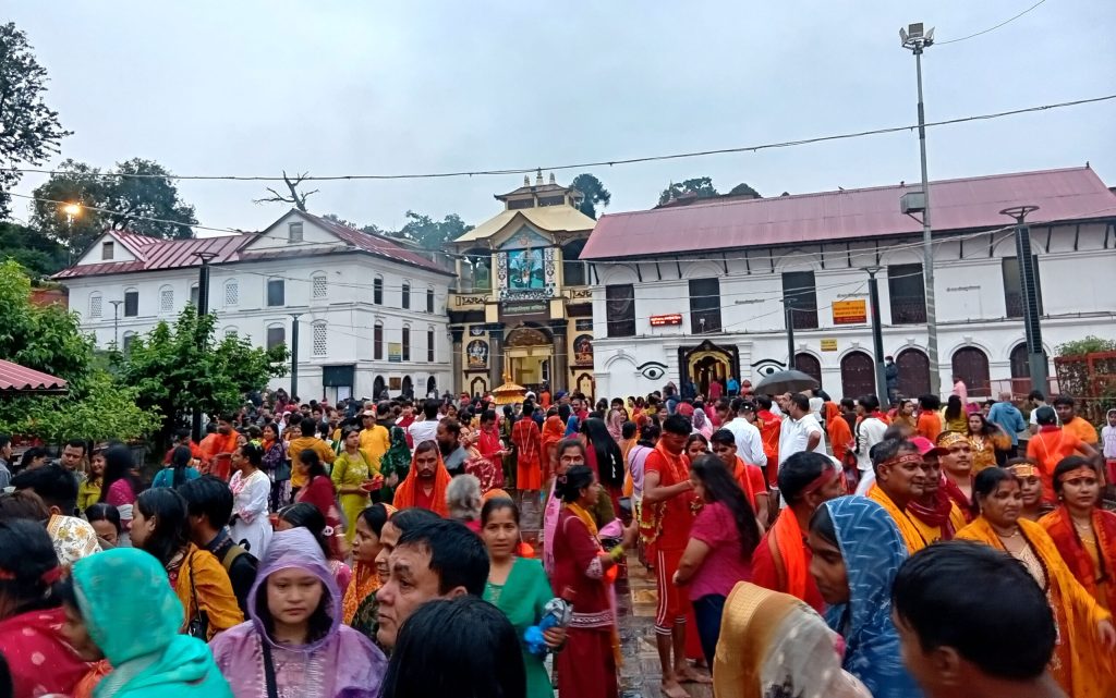 शिवालयमा दर्शनार्थीको घुइँचो