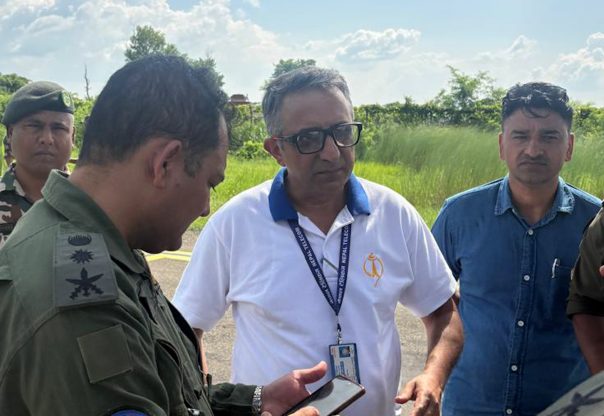 बडीमालिकामा टेलिफोन र इन्टरनेट विस्तारका लागि हेलिकप्टरमार्फत् उपकरण ढुवानी