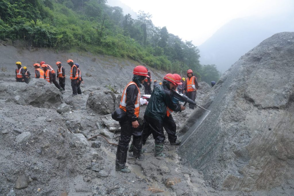 जलविद्युत्को सुरुङभित्र फसेकाहरूको उद्धारको प्रयास जारी