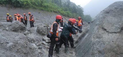 जलविद्युत्को सुरुङभित्र फसेकाहरूको उद्धारको प्रयास जारी