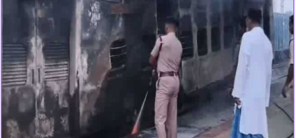 भारतको बिहारमा यात्रुवाहक रेलमा आगलागी