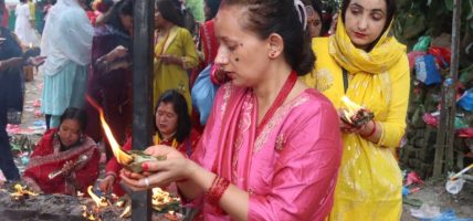 टेकुस्थित ऋषेश्वर महादेव मन्दिरमा दर्शनका लागि भक्तजनको घुइँचो