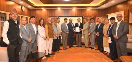 भोटेकोशी बाढी प्रभावितका लागि निर्जीवन बीमा व्यवसायी संघको ३ करोड ४७ लाख सहयोग