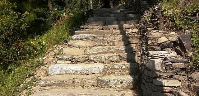 याङयाङ खोलामा नयाँ गोरेटो बाटो निर्माणः स्थानीयलाई राहत