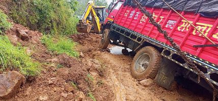 वर्षाले पाल्पाका ग्रामीण सडक अवरुद्ध