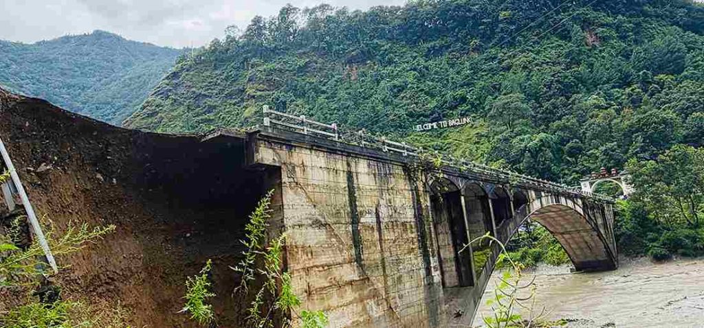 मध्यपहाडी लोकमार्ग अवरुद्ध हुँदा सर्वसाधारणलाई सास्ती