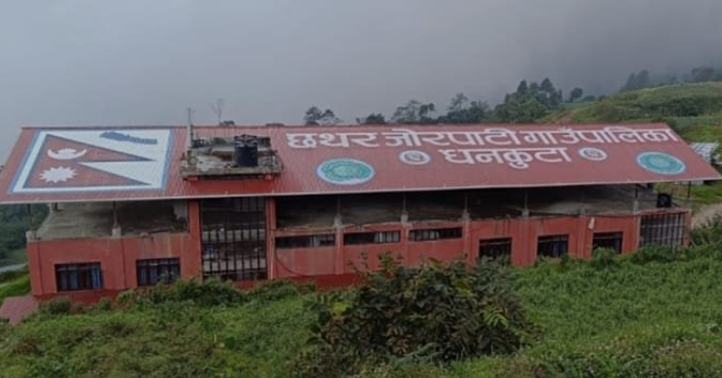 बसाइँसराइ रोक्न छथर जोरपाटीको नयाँ उपायः गाई वितरण छाडेर अब सुरक्षित आवास