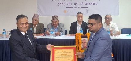 डा हरिहरदेव पन्त आर्थिक पत्रकारिता पुरस्कार सम्पादक ज्ञवालीलाई