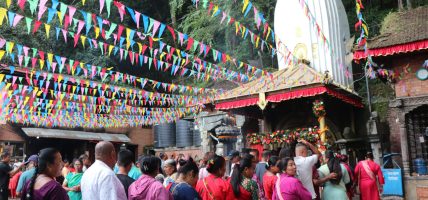 सिन्दुर जात्रा गर्दै सूर्यविनायक गणेशको रथारोहण