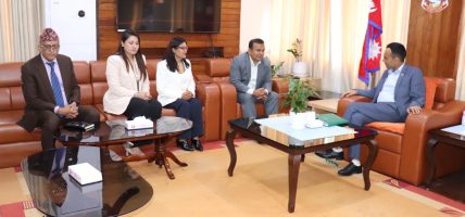 बाढीपीडितको पुनःस्थापना र पुनर्निर्माणका लागि सरकारले सबै निकाय र पक्षसँग सहकार्य गरिरहेको छः सञ्चारमन्त्री डा तिमिल्सिना