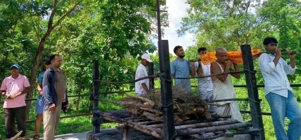 रसुवामा अस्ताएका मामा र भान्जाको कुशको शव बनाएर दाहसंस्कार