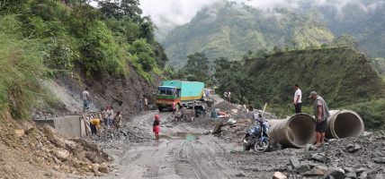 बेनी–जोमसोम सडक : पहिरो प्रभावित क्षेत्रमा स्तरोन्नति तीब्र