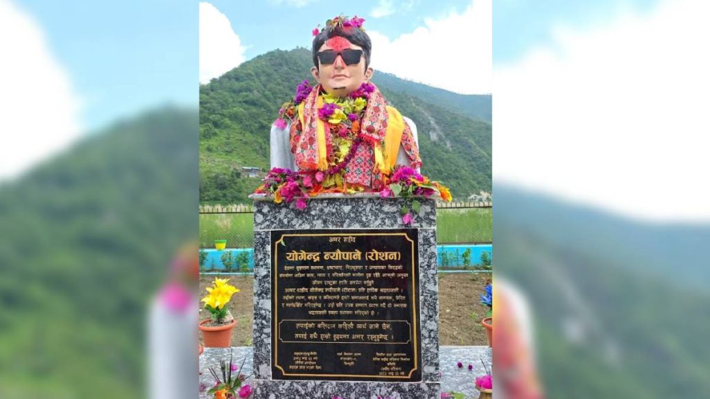 जेनजी सहिद योगेन्द्रको च्याकुटारमा शालिक अनावरण