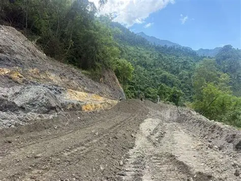 कृष्णभीरमा खोलिएको ट्र्याकमा ग्राभेल गर्न थालियो