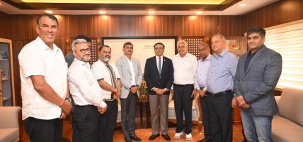 नेपाल वनस्पति घ्यू तेल उत्पादक संघद्वारा प्रधानमन्त्री राहत कोषमा १ करोड १ लाख सहयोग