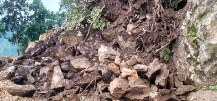 कास्कीमा पहिरोमा परी दुई जना गम्भीर घाइते