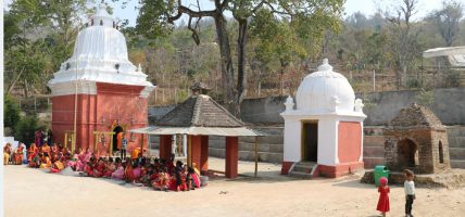 प्राचीन नागेश्वर मन्दिरअघि वर्षात्ले जम्मा गरेको माटोले प्रवेशमा समस्या