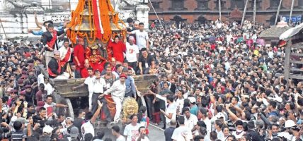 ‘यम्वो द्यो’ ठड्याएर भक्तपुरमा इन्द्रजात्रा सुरु ‘यम्वो द्यो’ ठड्याएर भक्तपुरमा इन्द्रजात्रा सुरु