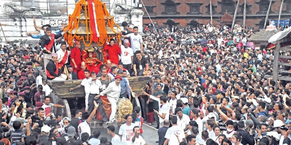 ‘यम्वो द्यो’ ठड्याएर भक्तपुरमा इन्द्रजात्रा सुरु