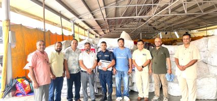 बाढी प्रभावितका लागि फुटवेयर उत्पादक संघको ५० लाखभन्दा बढीको राहत सहयोग