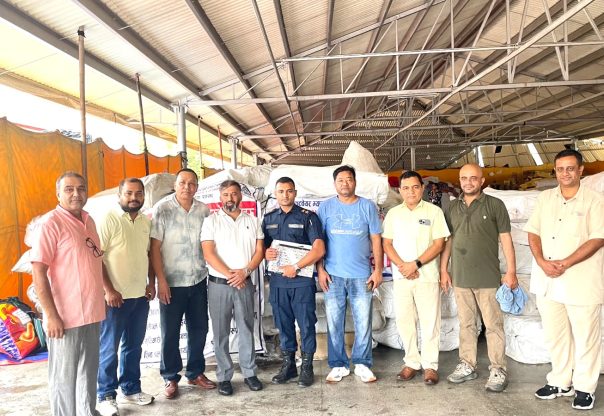 बाढी प्रभावितका लागि फुटवेयर उत्पादक संघको ५० लाखभन्दा बढीको राहत सहयोग बाढी प्रभावितका लागि फुटवेयर उत्पादक संघको ५० लाखभन्दा बढीको राहत सहयोग