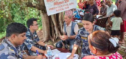सशस्त्र प्रहरीद्वारा बाढी प्रभावित क्षेत्रका तीन हजार ६०० बढीको स्वास्थ्य उपचार