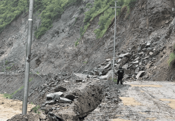 बाढी–पहिरोका कारण देशभरका प्रमुख राजमार्ग बन्द बाढी–पहिरोका कारण देशभरका प्रमुख राजमार्ग बन्द